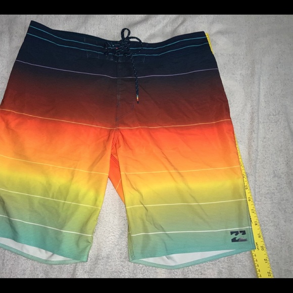 BILLABONG Airlite Fluid Boardshorts W32 Mens Used - Picture 2 of 4